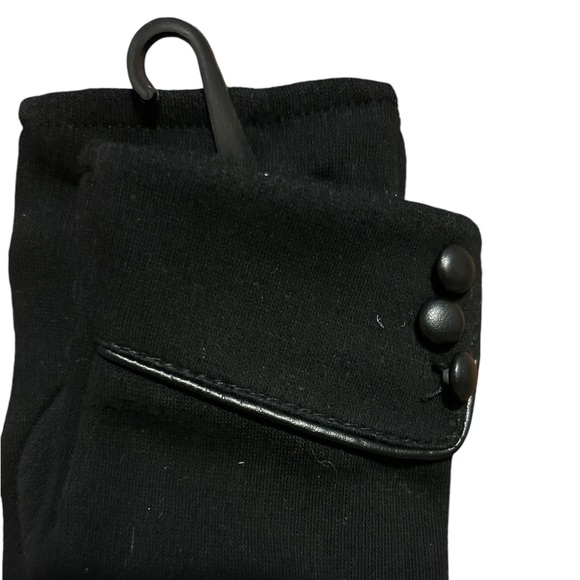 Fashion Gloves Women’s Size Small/Medium Black with Button Accents NWOT - Picture 4 of 4